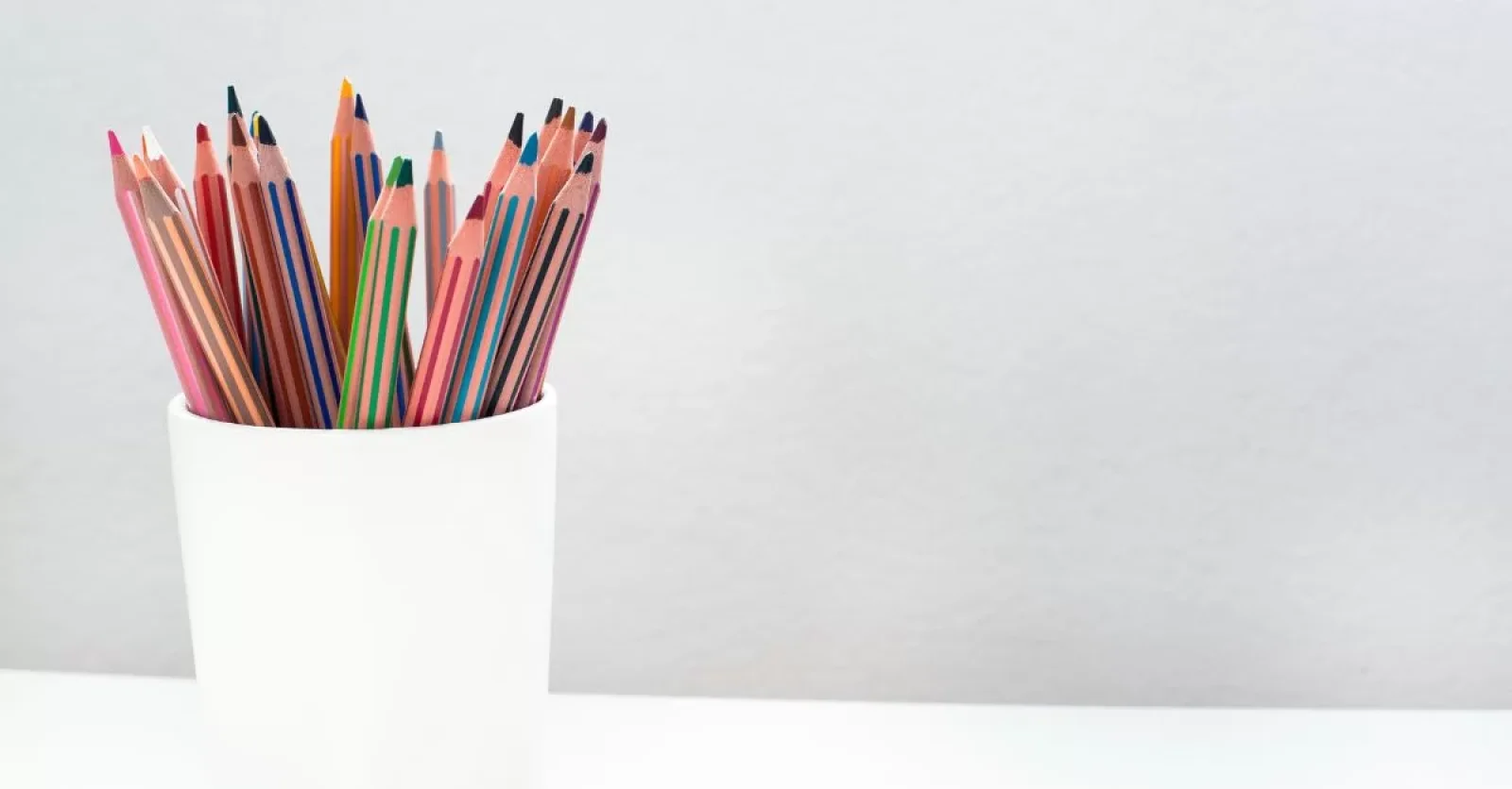 28 Advertising Techniques to Influence Customers & Win Business